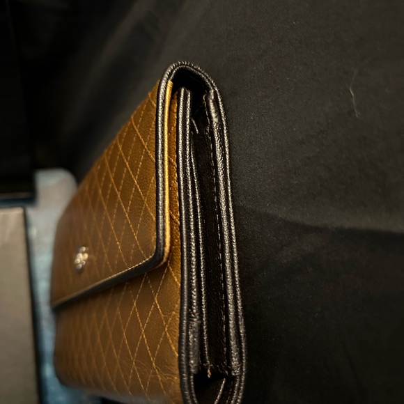 CHANEL excellent condition iridescent Wallet - Picture 4 of 9